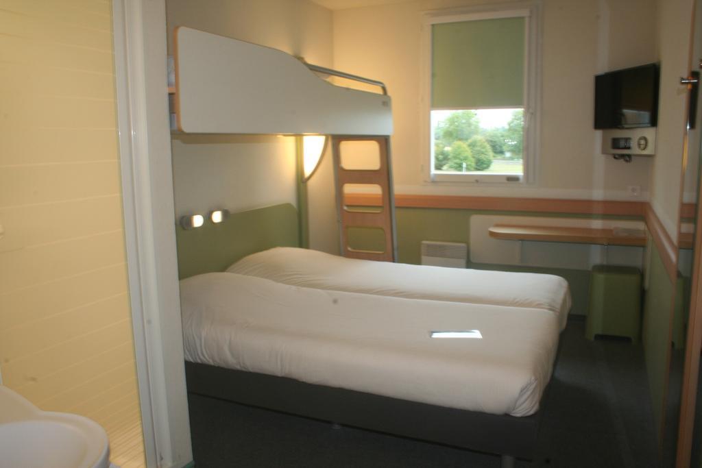 Ibis Budget Niort - La Creche Екстериор снимка
