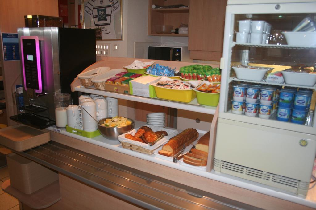 Ibis Budget Niort - La Creche Екстериор снимка