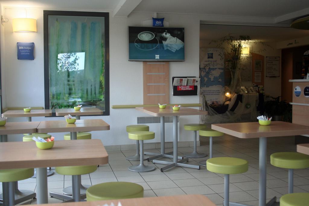 Ibis Budget Niort - La Creche Екстериор снимка