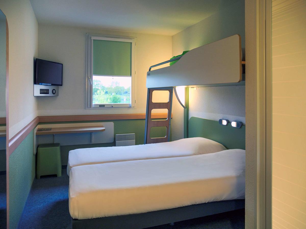 Ibis Budget Niort - La Creche Екстериор снимка