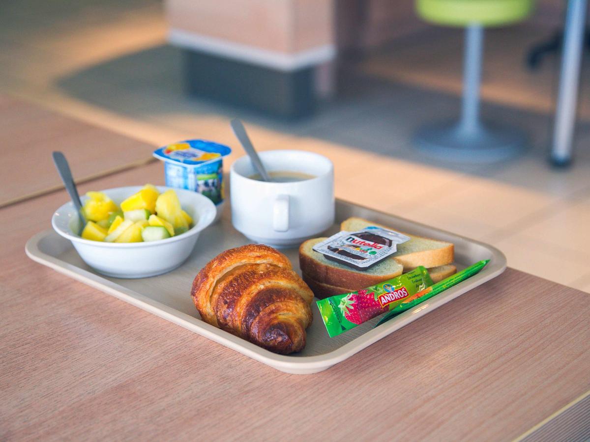Ibis Budget Niort - La Creche Екстериор снимка